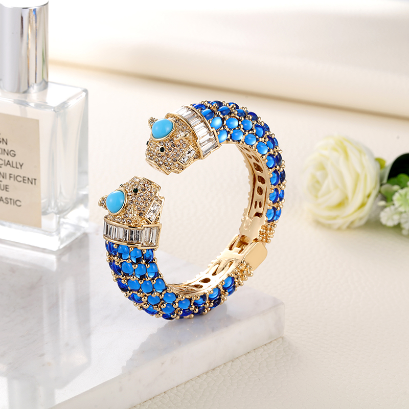 Paradise Jewelry & Watches Llc Miami - กำไลข้อมือรูปสัตว์ Sally's Paradise ชุบทอง ประดับเรซิ่นและคริสตัล ของขวัญวันคริสต์มาสและวันรำลึกสำหรับผู้หญิง
