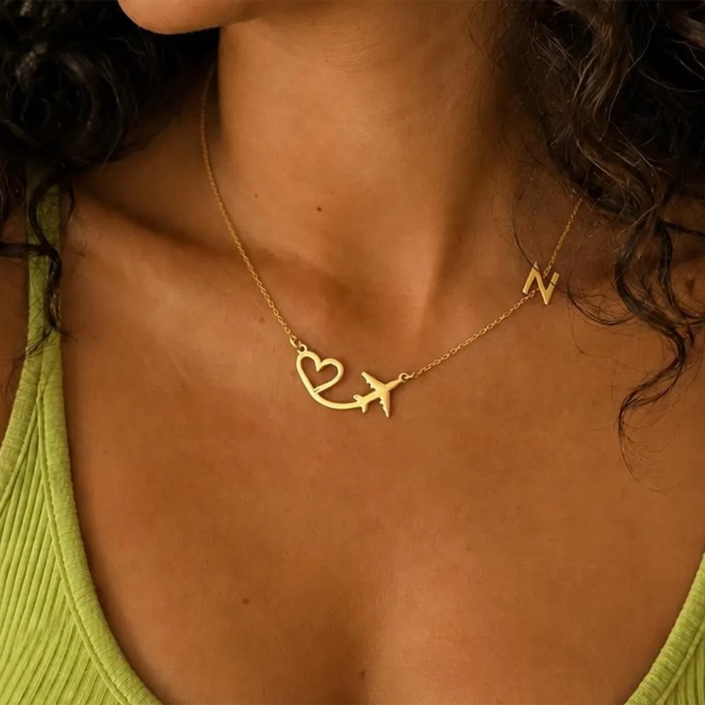 Engraved Name Necklace - สร้อยคอจี้รูปเครื่องบินรูปหัวใจแบบกำหนดเองได้สำหรับผู้หญิง สร้อยคอจี้ตัวอักษรสแตนเลสสตีล ของขวัญวันเกิดวันคริสต์มาสสำหรับคุณแม่