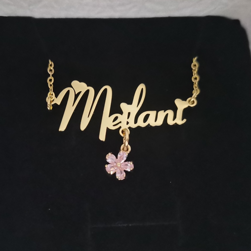 Leechee จี้ดอกไม้เพทายขนาดเล็ก - Engraved Name Necklace บทวิจารณ์และราคา